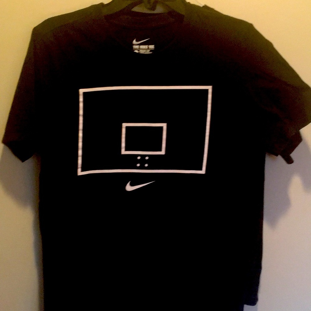 2/$11 EUC Nike tee men’s Small